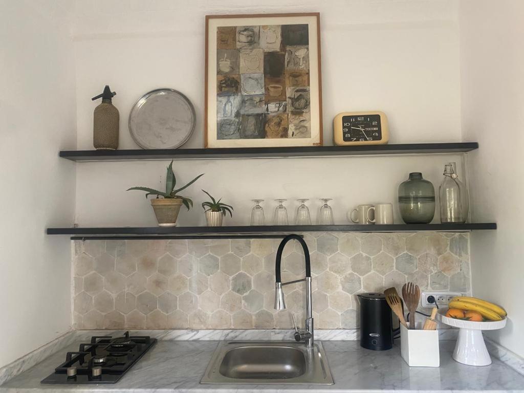 Lella Zohra, Studio Avec Piscine A Sidi Bou Said Bed and Breakfast Exterior foto