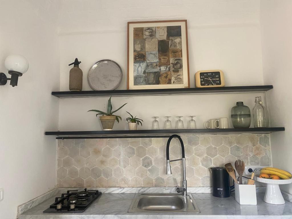 Lella Zohra, Studio Avec Piscine A Sidi Bou Said Bed and Breakfast Exterior foto